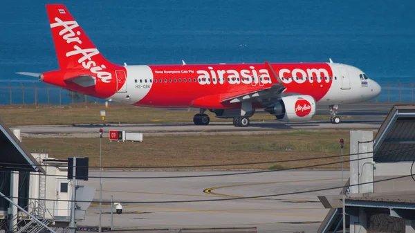 AirAsia Airbus A320 taxiing — Stock Photo, Image