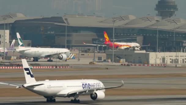 Vliegtuig vertrek van International Airport, Hong Kong — Stockvideo