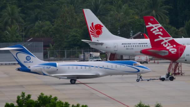 Private airplane towing in Phuket airport — Stock Video