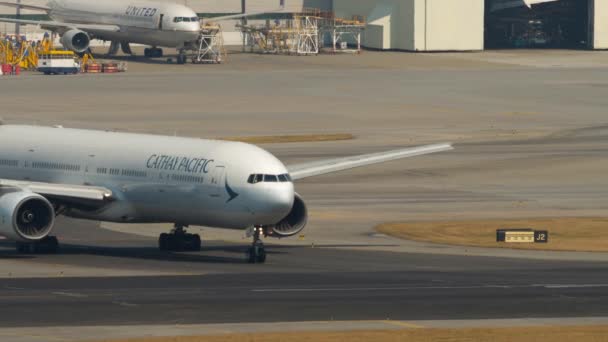 Verkehr auf dem Internationalen Flughafen von Hongkong — Stockvideo