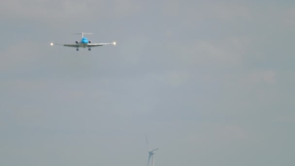KLM Cityhopper Fokker 70 lądowanie — Wideo stockowe