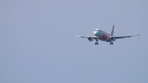Посадка AirAsia Airbus A320 — стоковое видео