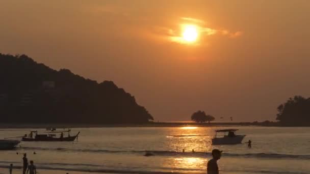 Paisaje al atardecer en Phuket — Vídeos de Stock