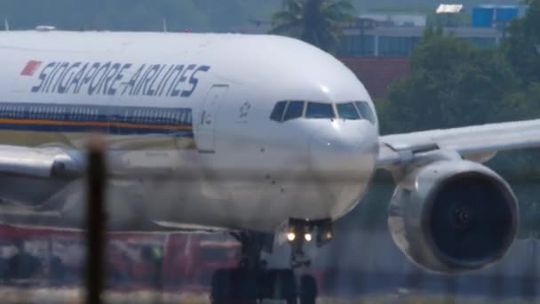 Avión gire pista antes de la salida — Vídeos de Stock