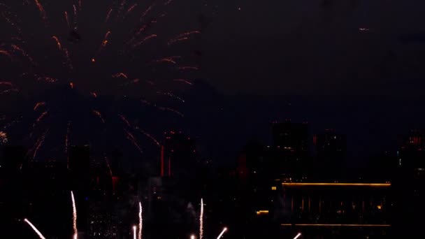 Colorido de fogos de artifício no festival do dia da cidade — Vídeo de Stock