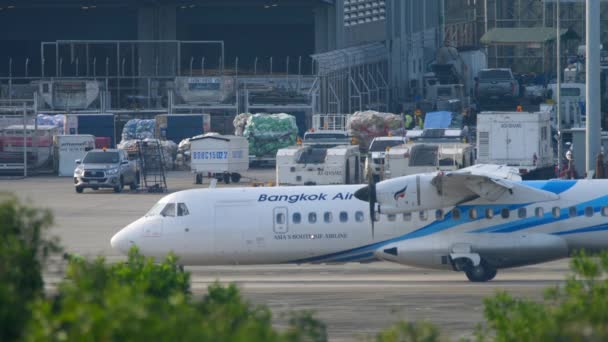 Turbopropulseurs ATR-72 avant le départ — Video