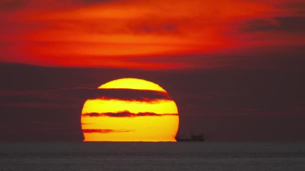 Paisaje al atardecer en Phuket — Vídeo de stock