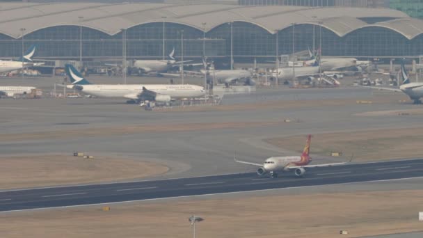 Hong Kong Airlines Airbus A320 partida de Hong Kong — Vídeo de Stock