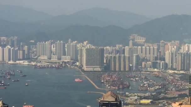 Вид грузового порта Гонконга с пика, временной промежуток — стоковое видео