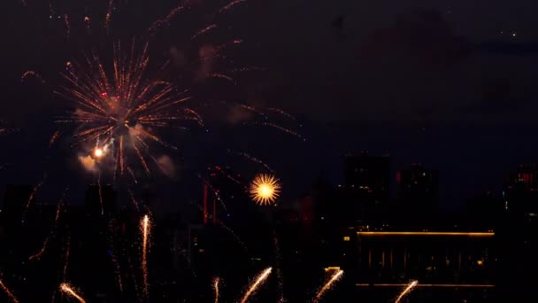 Barevný ohňostroj na festivalu City Day — Stock video