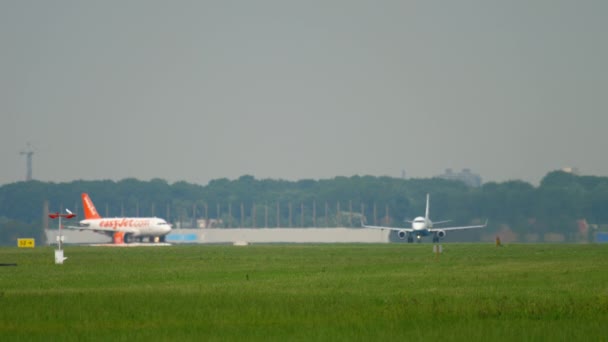 Flybe Embraer ERJ-175std avgång — Stockvideo