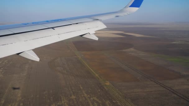 Вид с воздуха с падающего самолета — стоковое видео
