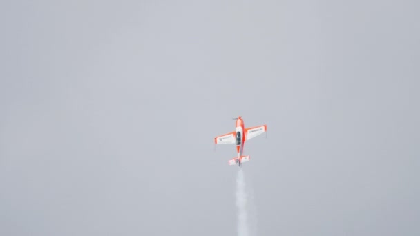 World champion performs aerobatics — Stock Video