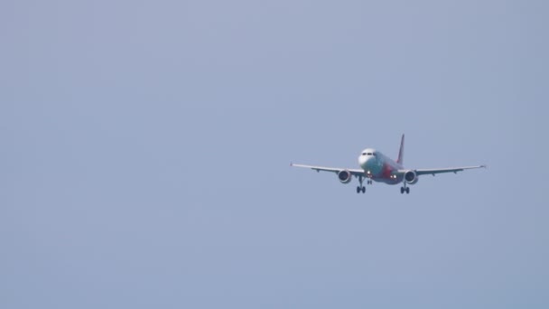 Airbus A320 bei der Landung — Stockvideo