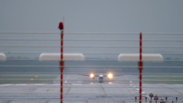 Τούρμπο ελικοφόρο αεροσκάφος επιταχύνει πριν από την αναχώρηση — Αρχείο Βίντεο