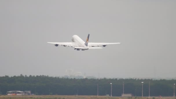 Lufthansa Airbus 380 descolagem — Vídeo de Stock