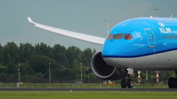 Klm オランダ航空のドリーム ライナー出発 — ストック動画