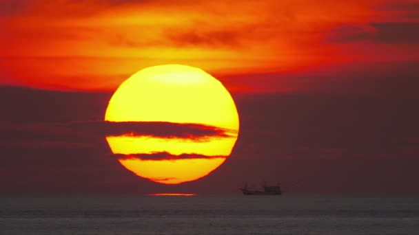 Paisaje al atardecer en Phuket — Vídeo de stock