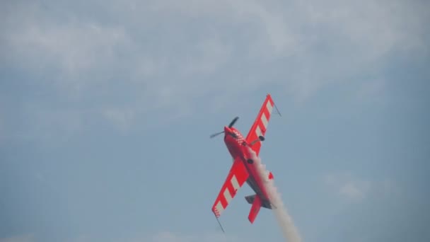 Världsmästare i aerobatik — Stockvideo