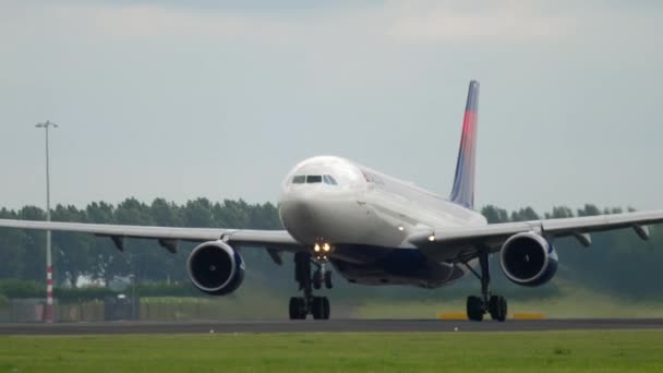 Delta Airlines Airbus 330 avgång — Stockvideo