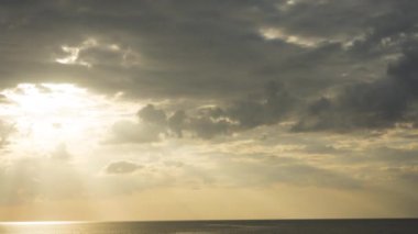 Öğleden sonra Phuket 'te gökyüzü manzarası