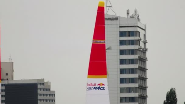 Avion Red Bull Challenge sur la scène — Video