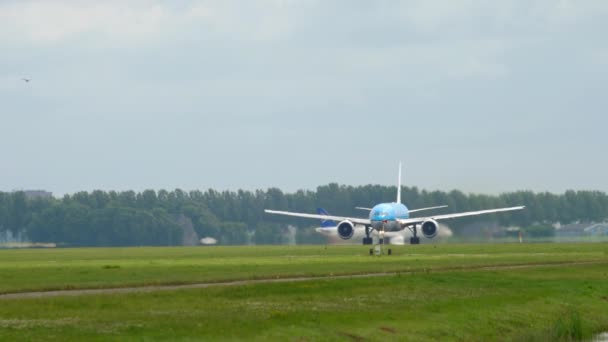 KLM Boeing 777 — стоковое видео