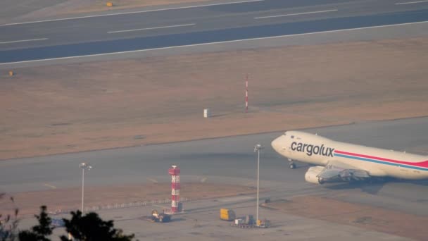 Ayrılmadan önce Boeing 747 Taksilemek — Stok video