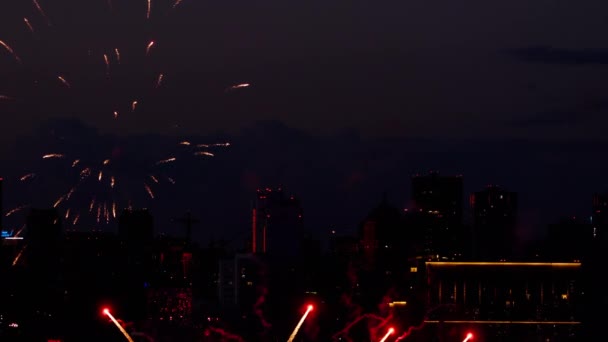 Barevný ohňostroj na festivalu City Day — Stock video