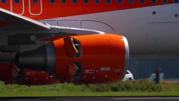 EasyJet Airbus A320 bei der Landung — Stockvideo