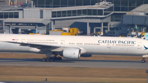 Boeing 777 remorquage hors service — Video