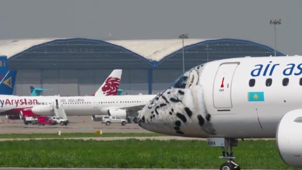 Air Astana Embraer gurulás — Stock videók