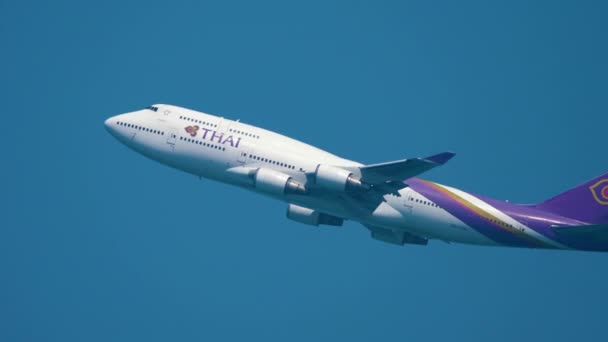 Flygplan Boeing 747 klättring — Stockvideo