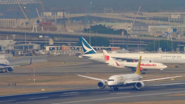 Kraliyet Brunei Boeing 787 Hong Kong 'dan kalkıyor. — Stok video