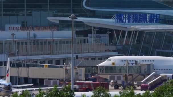 Phuket havaalanında trafik vardı. — Stok video