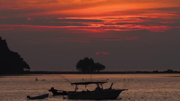 Solnedgångslandskap vid Phuket — Stockvideo