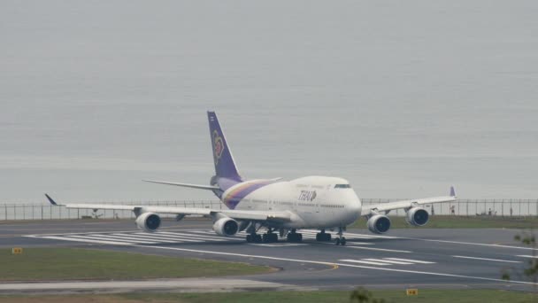 Airplane departure from Phuket — Stock Video