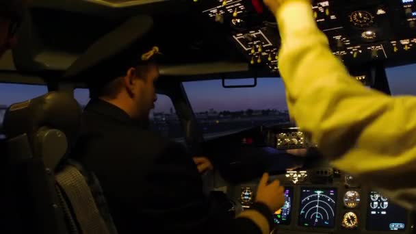 Civiele vliegtuigen cockpit. — Stockvideo