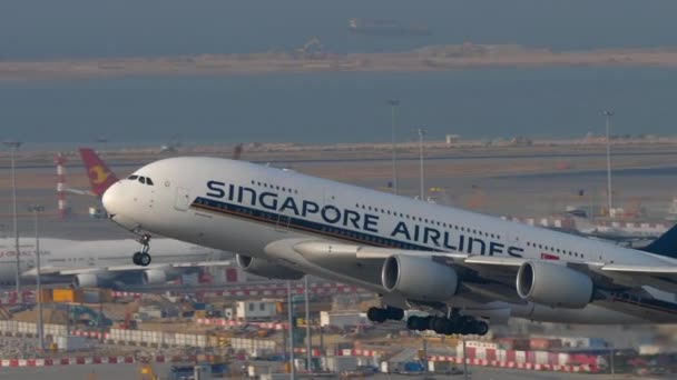 シンガポール航空エアバスA380香港発 — ストック動画