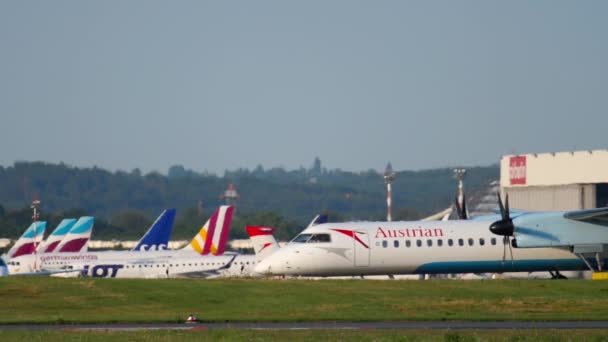 Avion à turbopropulseur avant le départ — Video