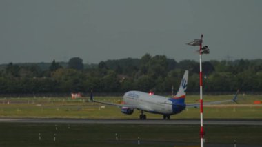 Güneş ifadeleri Boeing 737 kalkış.