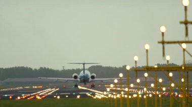 KLM Cityhopper Fokker 70 inişi