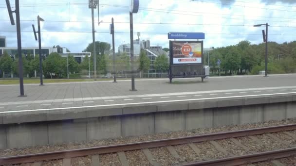 Suburban train station Hoofddorp — Stock Video