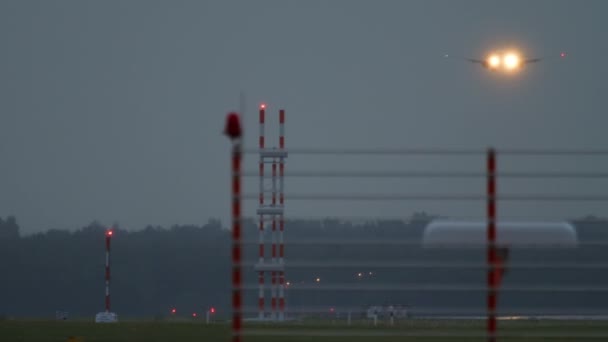 Samolot zbliża się przed lądowaniem — Wideo stockowe