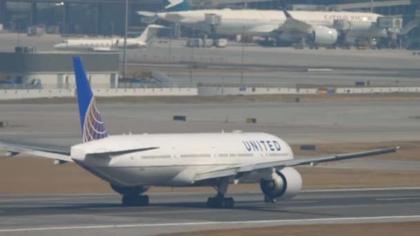 United Airlines Boeing 777 partida — Vídeo de Stock