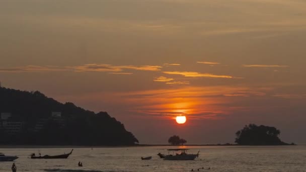 Phuket 'te gün batımı manzarası — Stok video
