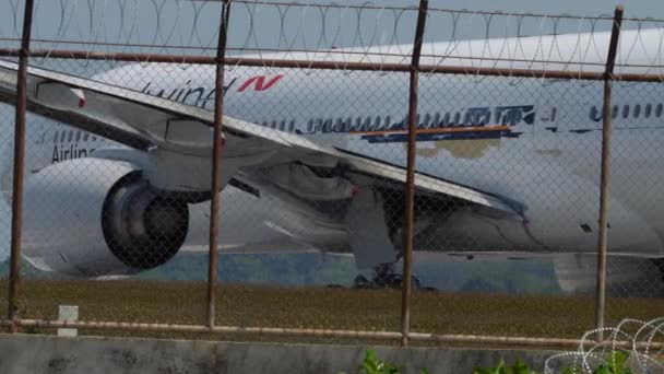 Avión gire pista antes de la salida — Vídeos de Stock