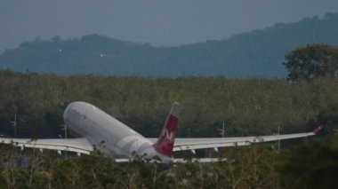 Nordwind Airbus A330 kalkıyor.