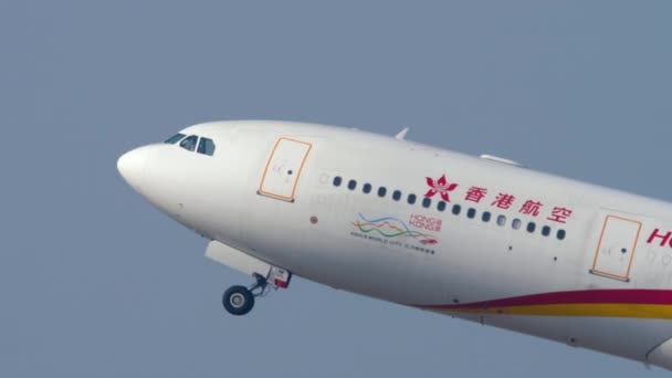 Hongkong Airlines Airbus A330 wylot z Hongkongu — Wideo stockowe