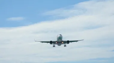 Airbus A320 Phuket havaalanına iniyor.